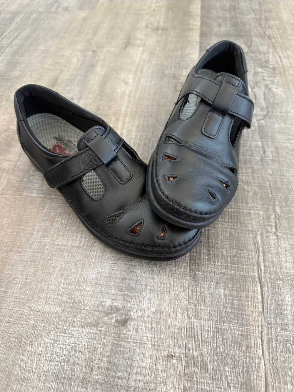 SAS black leather Tripad comfor soles fisherman style loafer with strap
